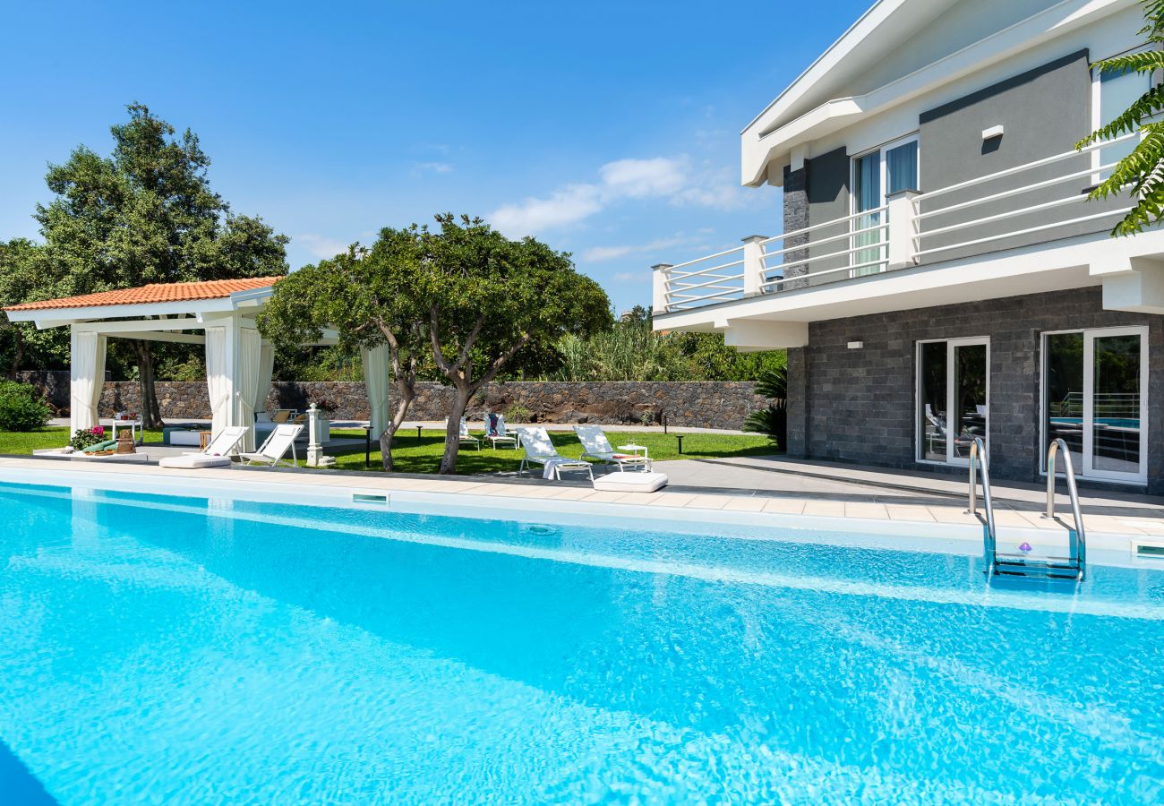 Villa in Stazzo - Lxury seafront villa with pool set in Stazzo, Sicily