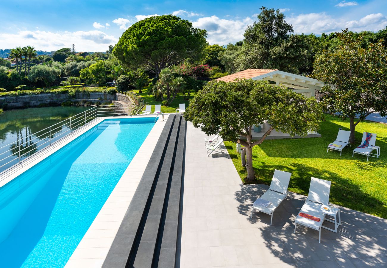 Villa in Stazzo - Lxury seafront villa with pool set in Stazzo, Sicily