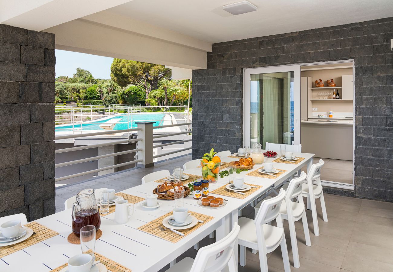 Villa in Stazzo - Lxury seafront villa with pool set in Stazzo, Sicily