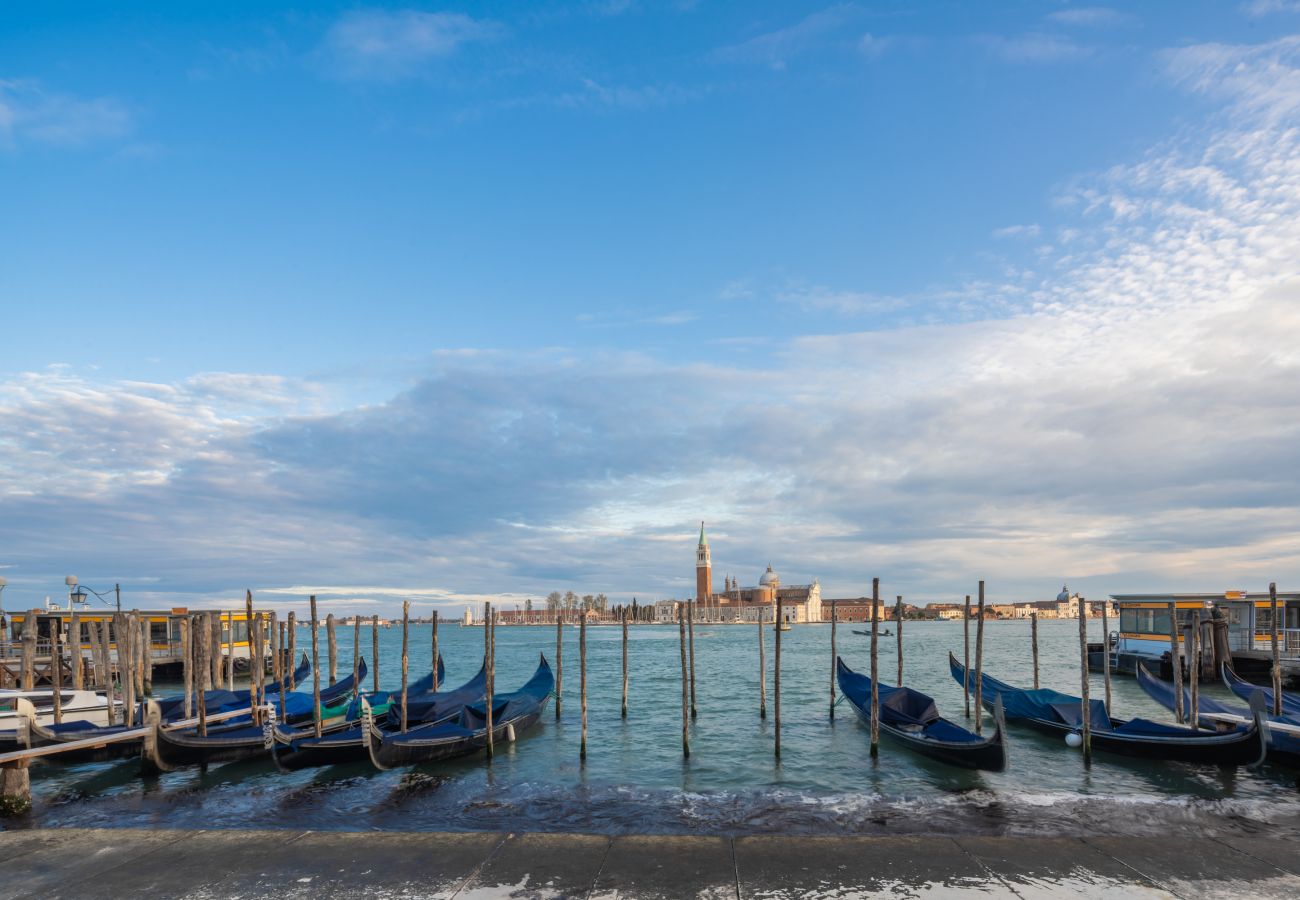 Apartment in Venice - Lion Palace Deluxe R&R