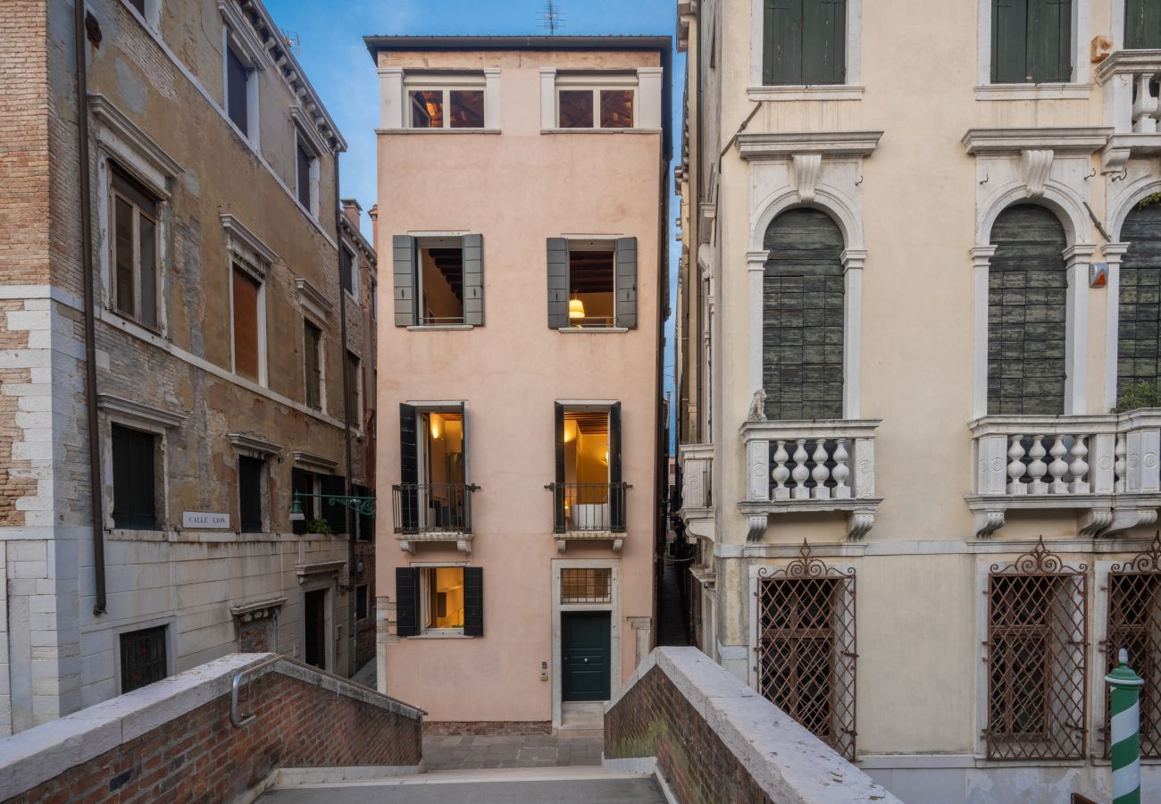 Apartment in Venice - Lion Palace Deluxe R&R