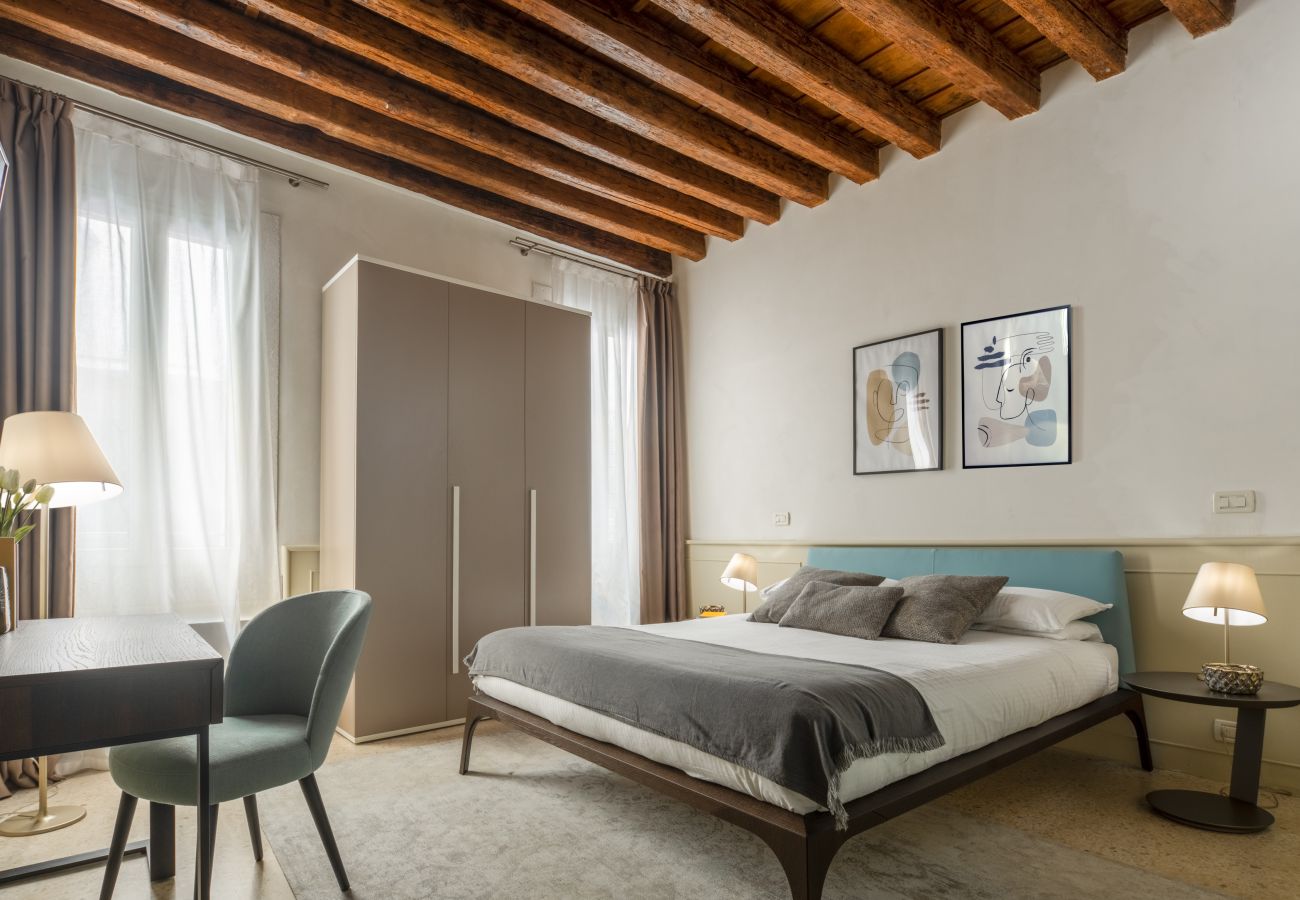 Apartment in Venice - Lion Palace Superior R&R