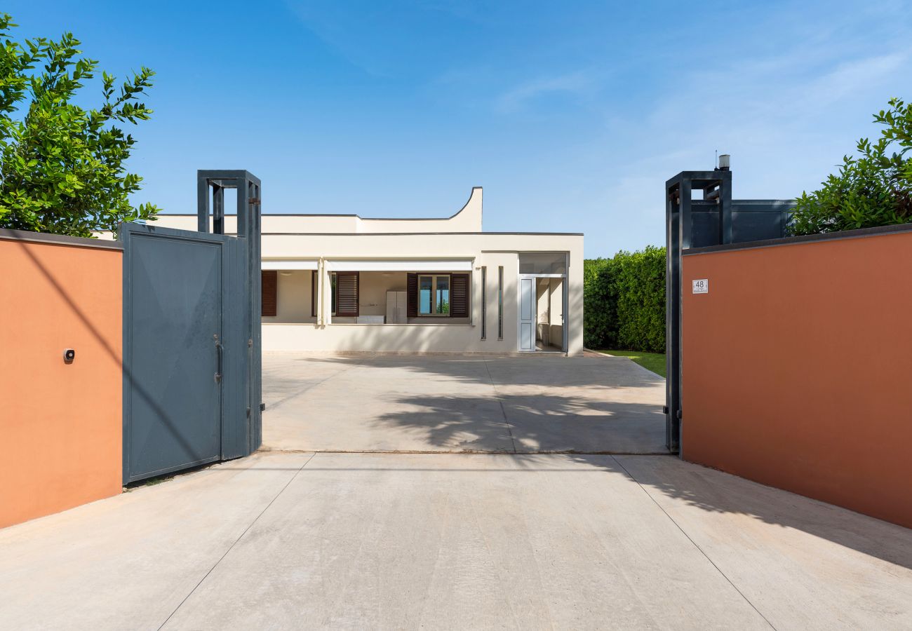 Villa in Noto - Sea front villa with Jacuzzi, Lido di Noto, Sicily