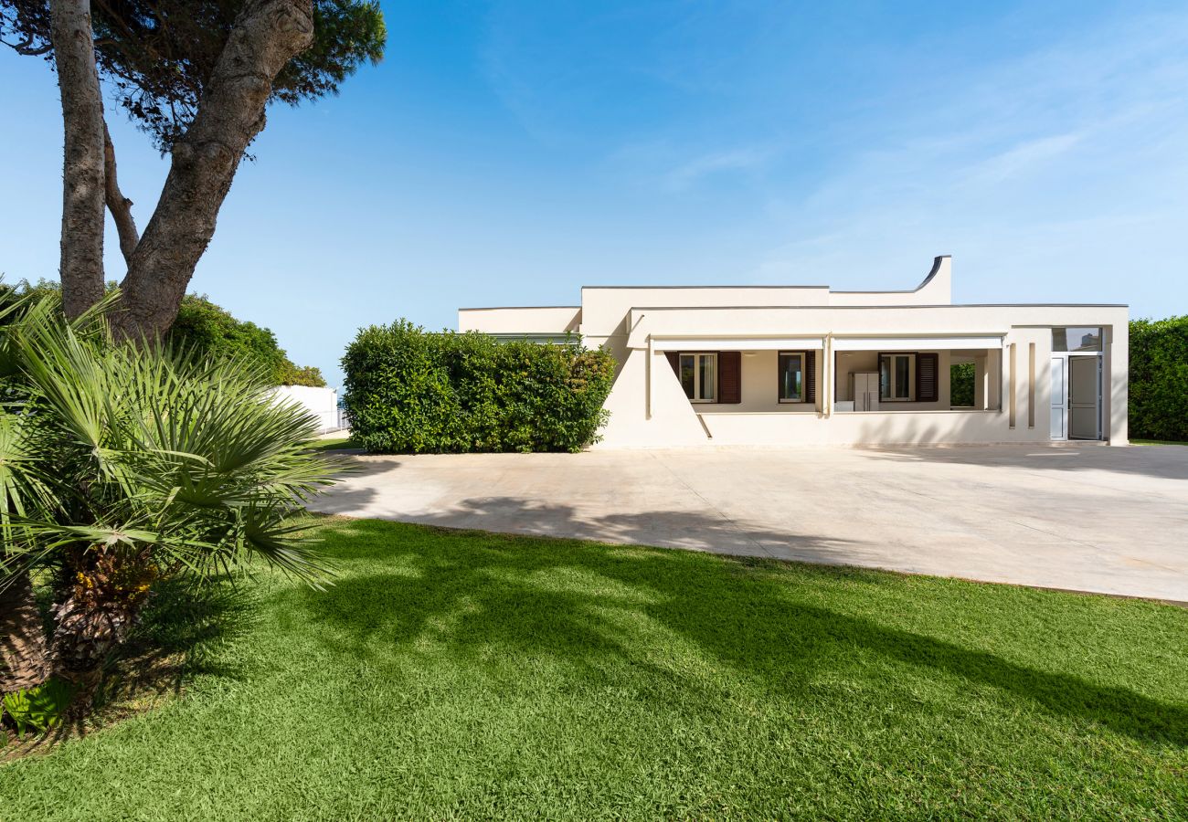 Villa in Noto - Sea front villa with Jacuzzi, Lido di Noto, Sicily