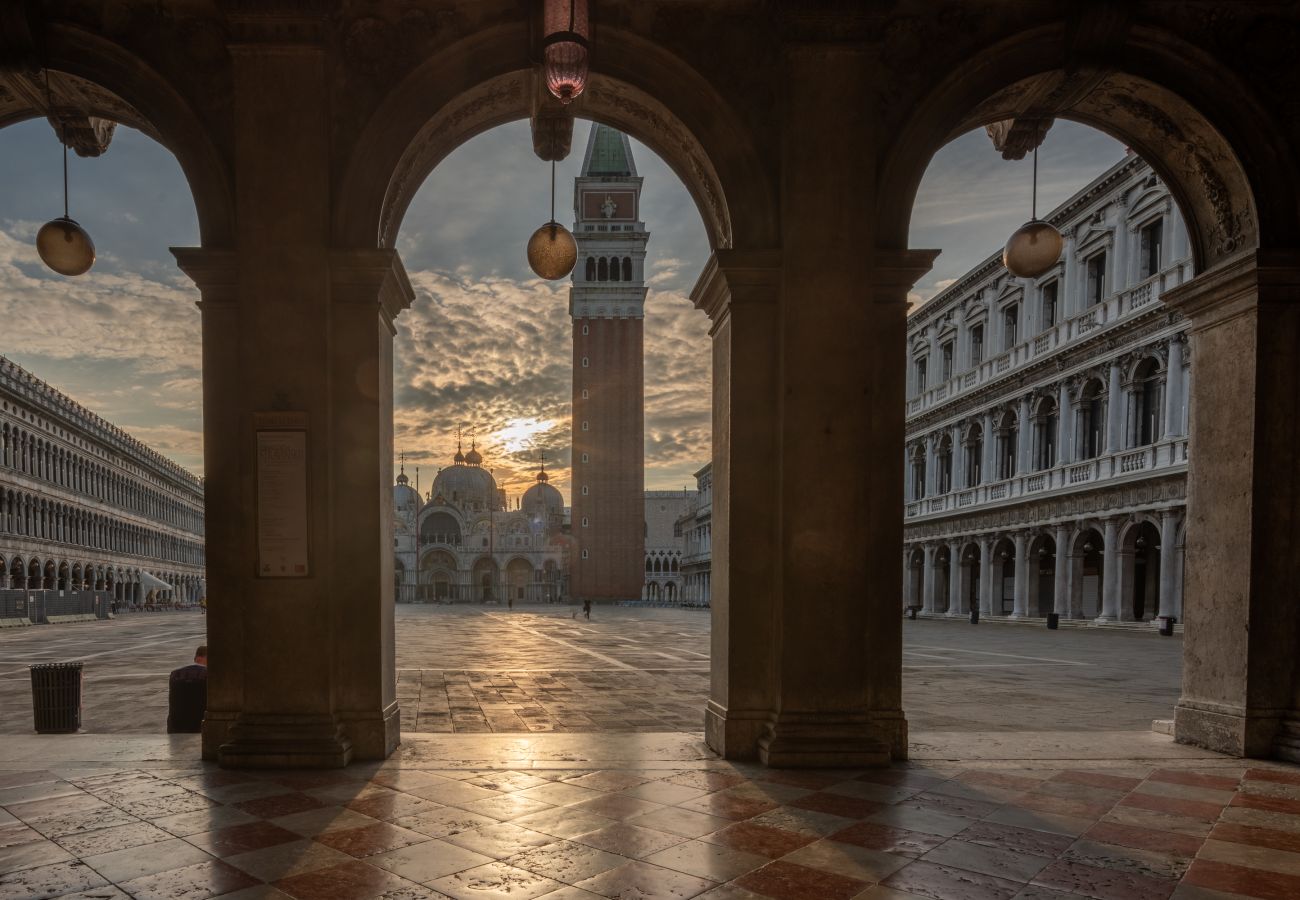 Apartment in Venice - San Marco Terrace View Apartment R&R