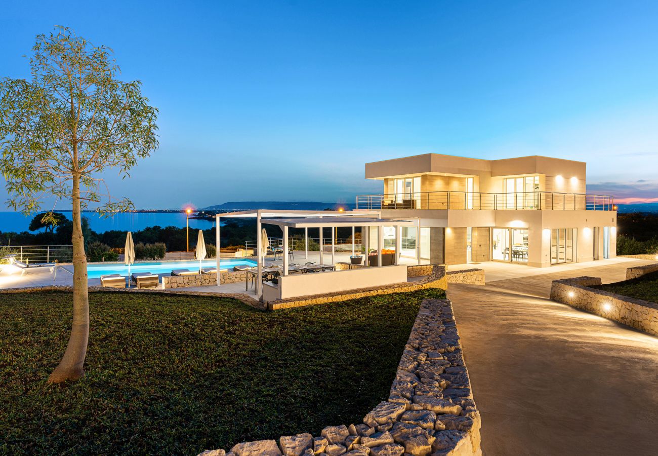 Villa in Syracuse - Luxury sea front villa with pool, Plemmirio, Syracuse