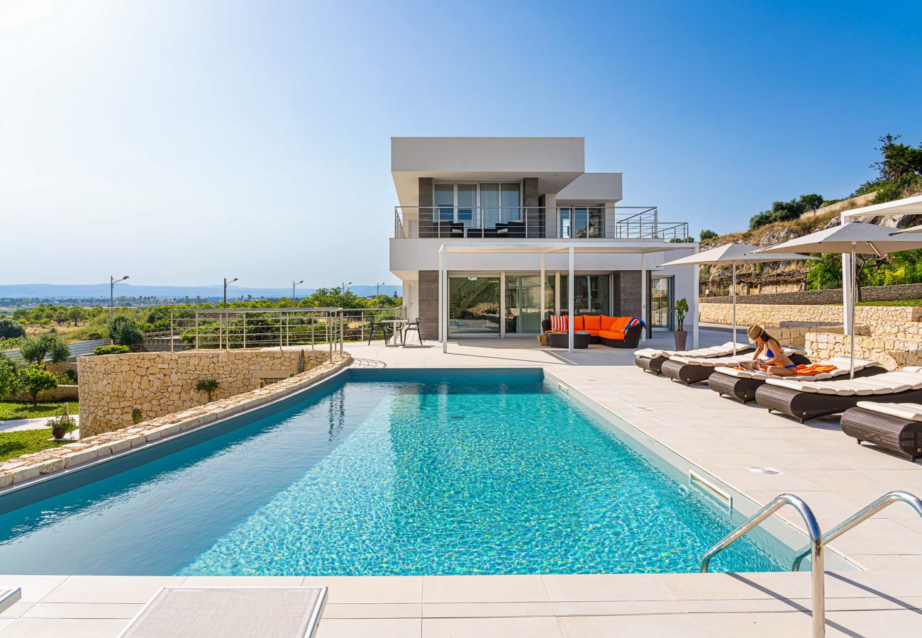 Villa in Syracuse - Luxury sea front villa with pool, Plemmirio, Syracuse