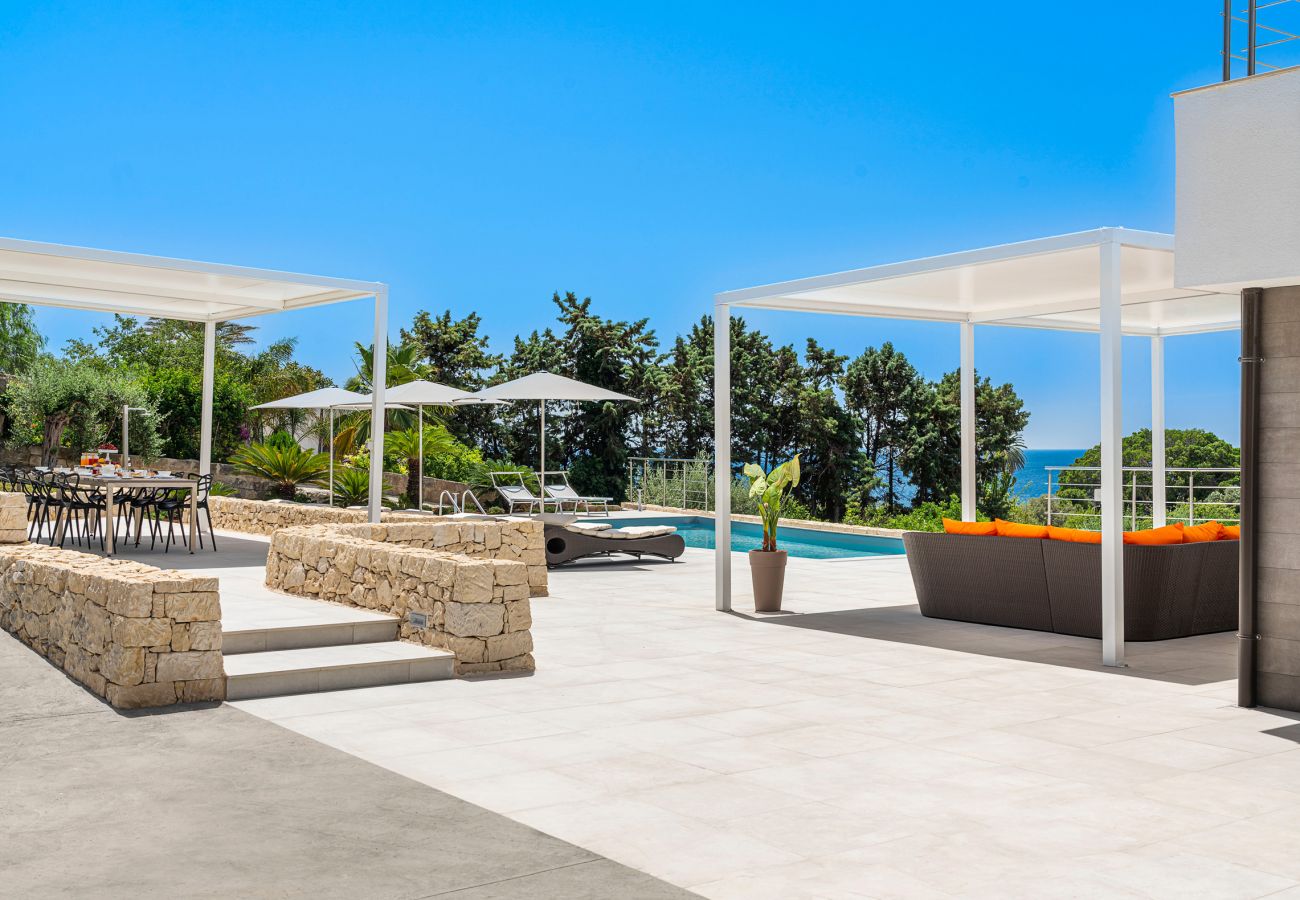 Villa in Syracuse - Luxury sea front villa with pool, Plemmirio, Syracuse