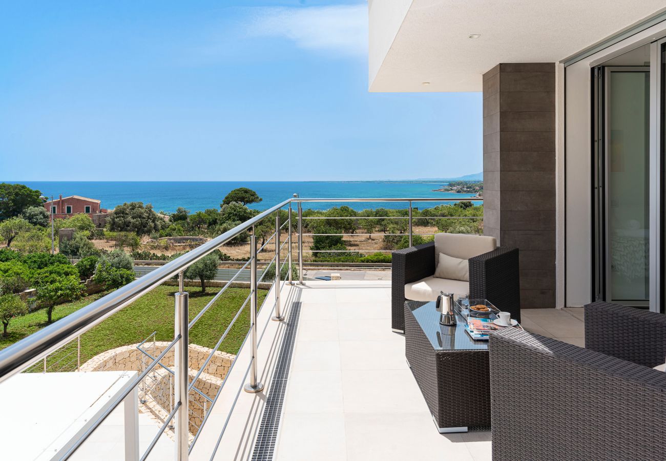 Villa in Syracuse - Luxury sea front villa with pool, Plemmirio, Syracuse