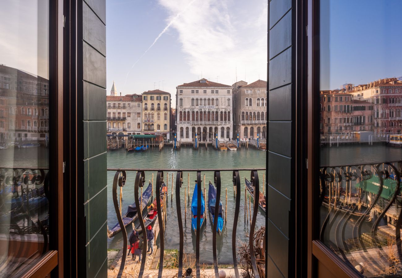 Apartment in Venice - Design Apartment with balcony on the Grand Canal R&R