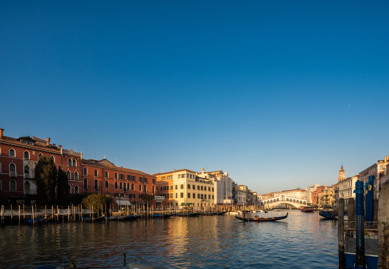 Apartment in Venice - Design Apartment with balcony on the Grand Canal R&R