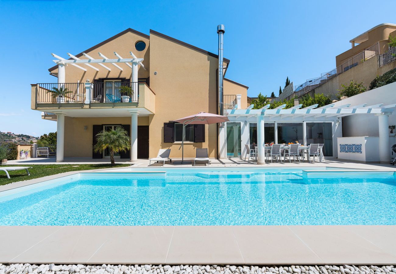 Villa in Castelmola - Pool villa in Castelmola, Taormina, Sicily