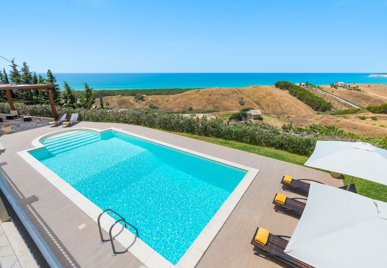 Villa in Montallegro - Pool villa close to a beautiful sandy beach, Bovo Marina, Sicily