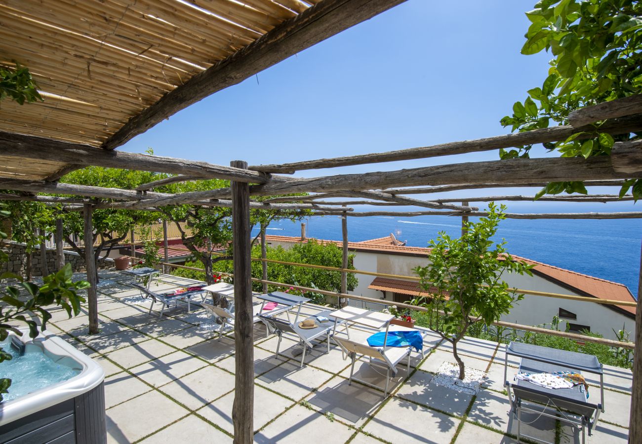 House in Praiano - Casa Il Riccio - House with garden and breathtaking view