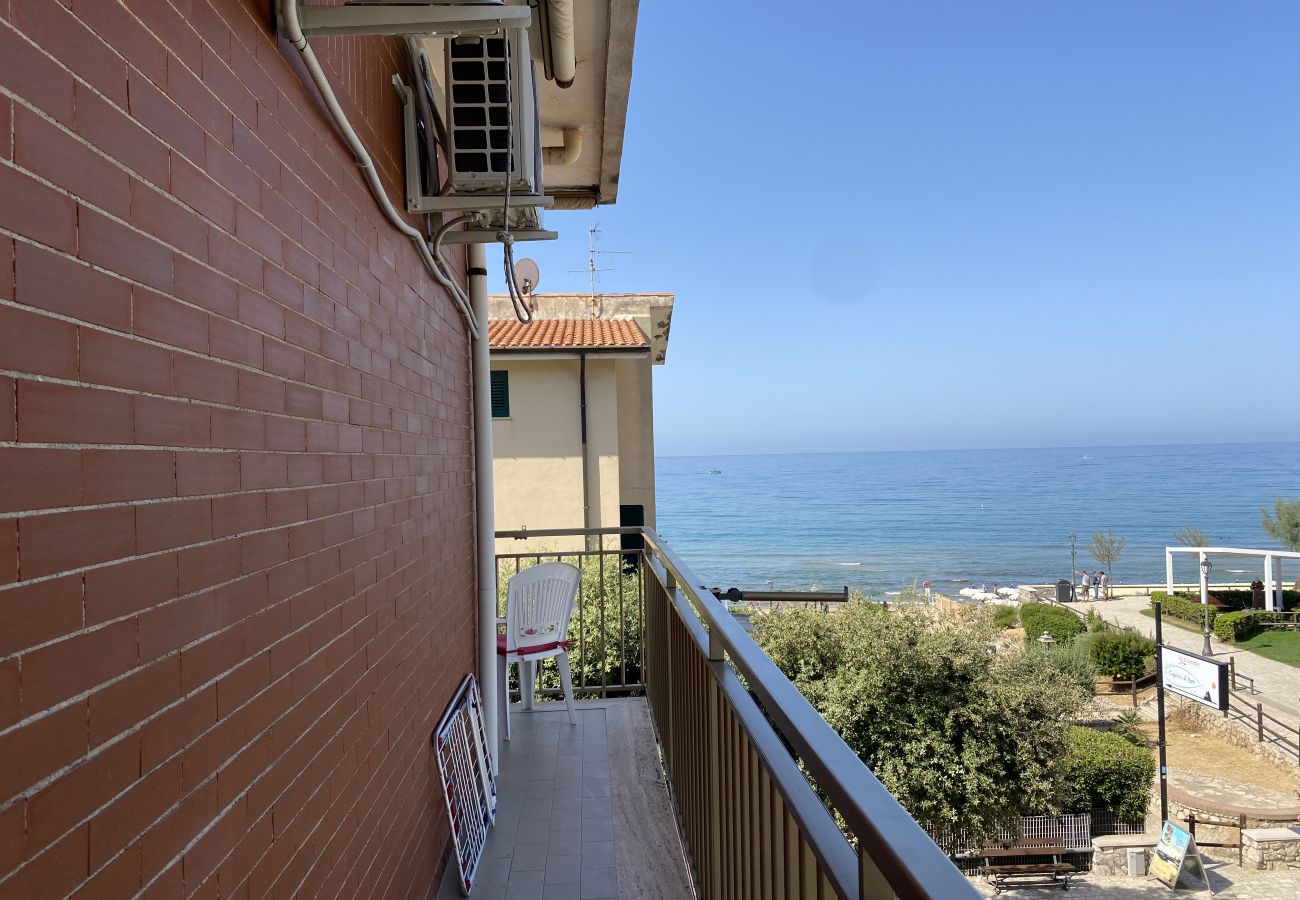 Apartment in Sperlonga - Seaside apartment with sea view