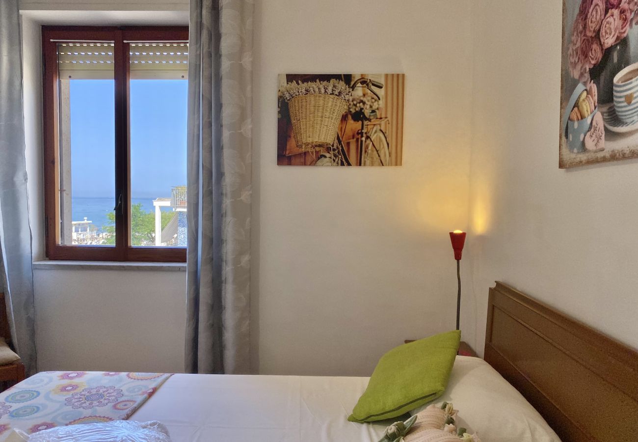 Apartment in Sperlonga - Seaside apartment with sea view