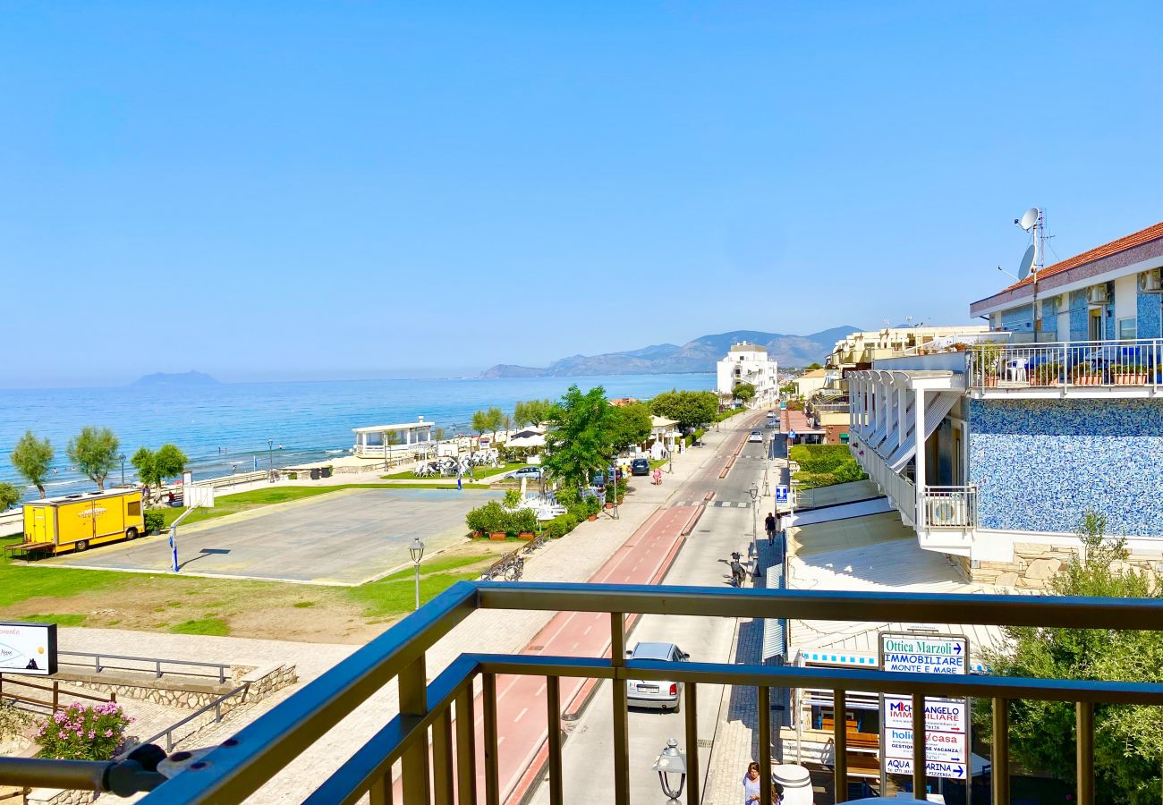 Apartment in Sperlonga - Seaside apartment with sea view