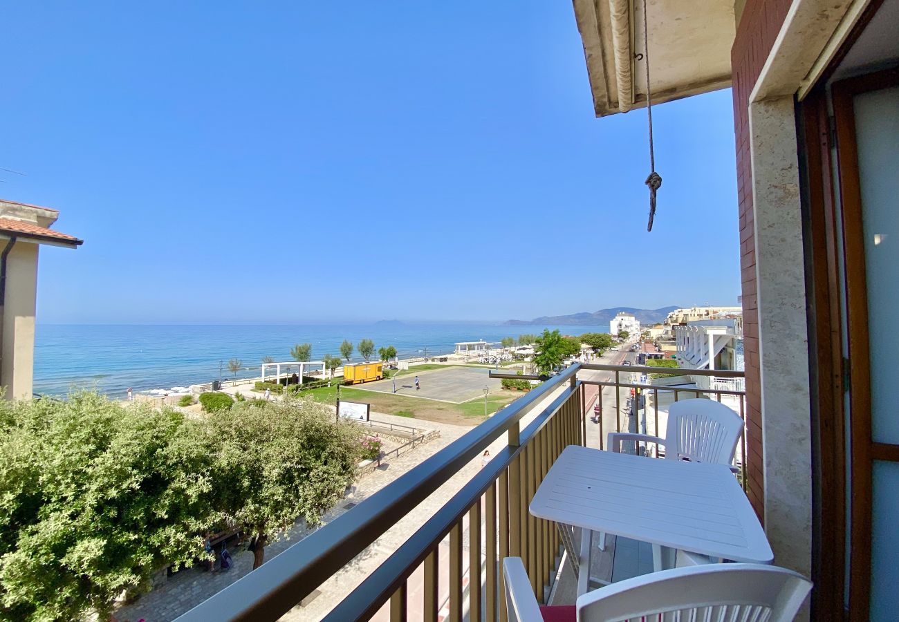 Apartment in Sperlonga - Seaside apartment with sea view