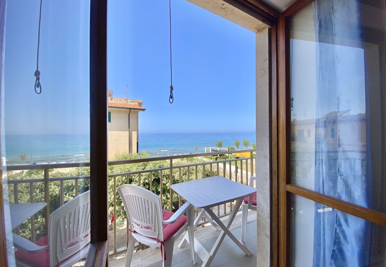 Apartment in Sperlonga - Seaside apartment with sea view