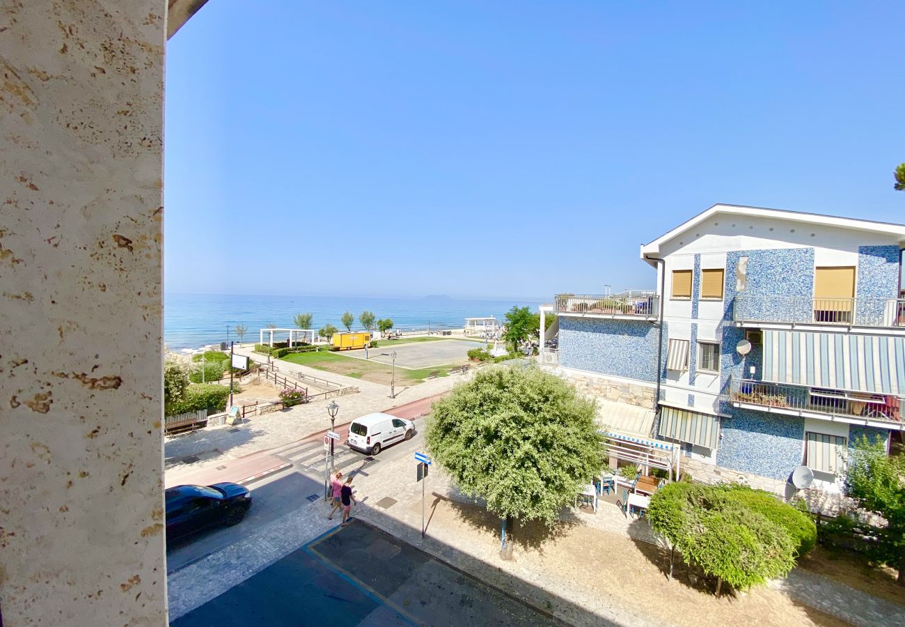 Apartment in Sperlonga - Seaside apartment with sea view