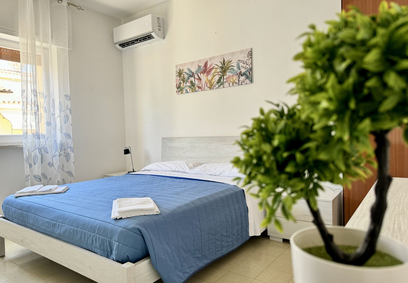 Apartment in Sperlonga - Bright apartment a stone's throw from the sea