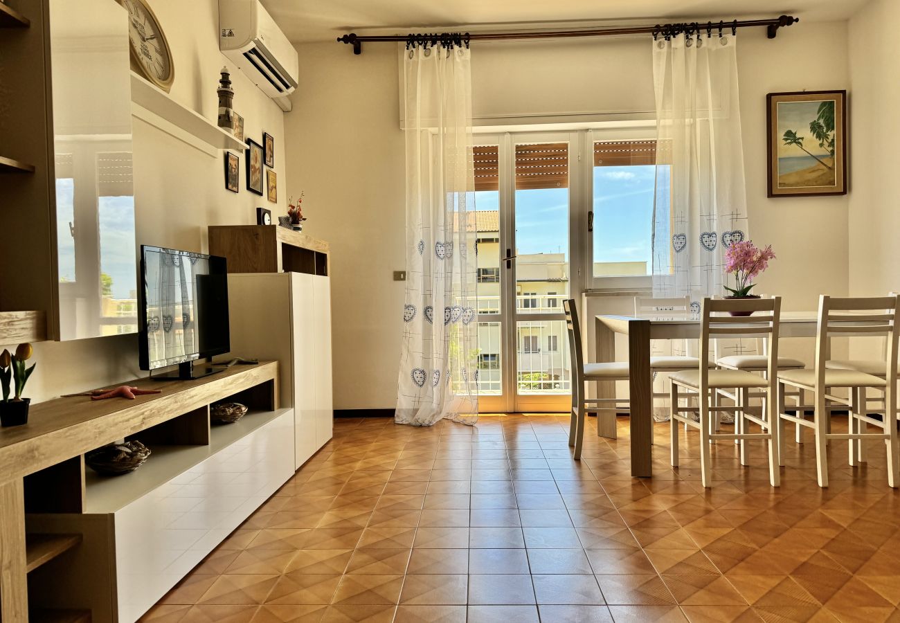 Apartment in Sperlonga - Bright apartment a stone's throw from the sea