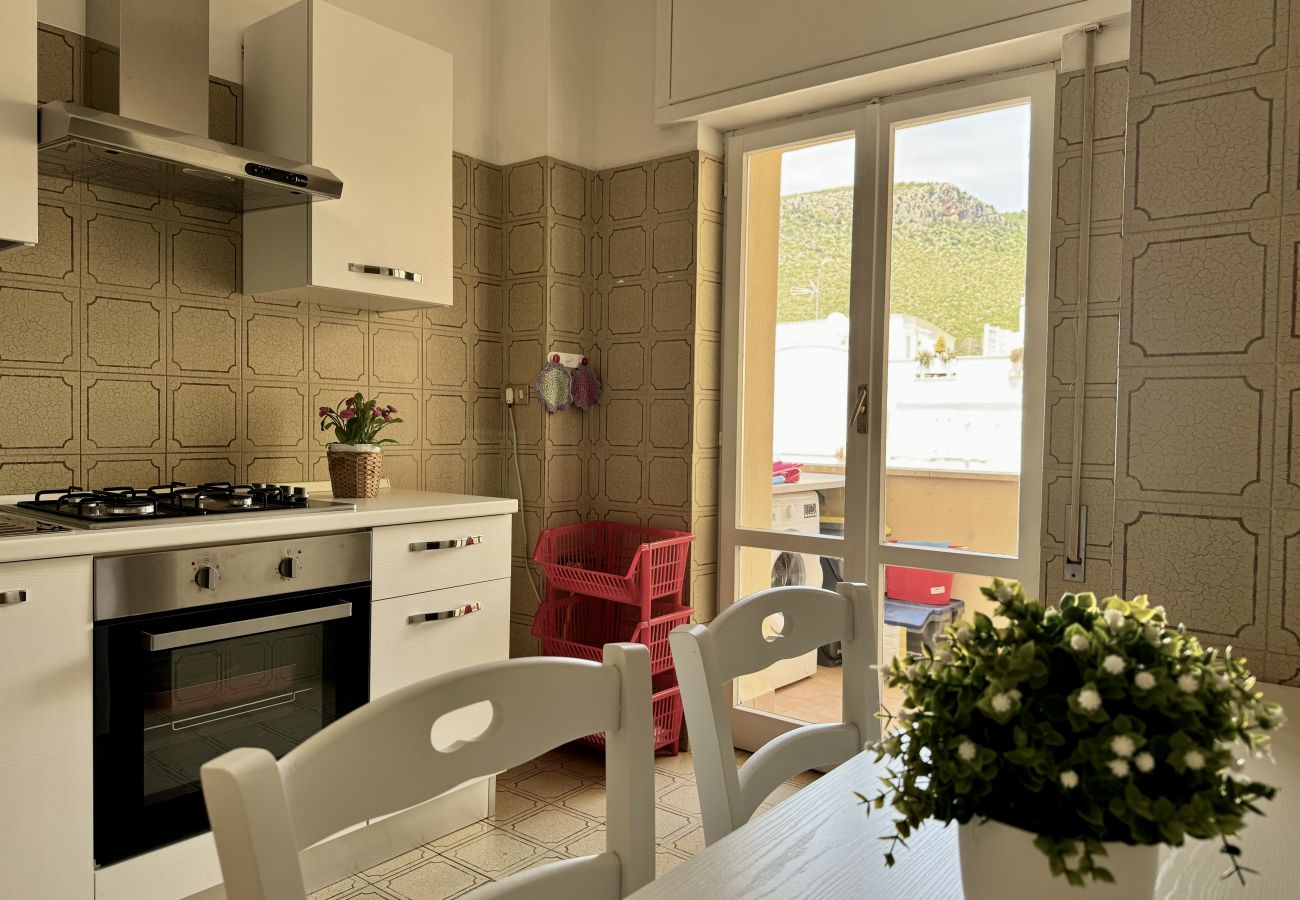 Apartment in Sperlonga - Bright apartment a stone's throw from the sea