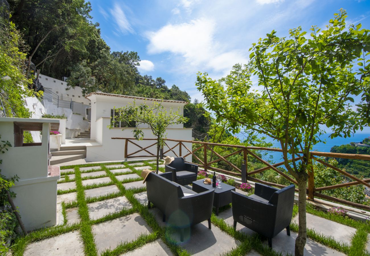 Villa in Amalfi - Villa Donna Rachele - Sea view Jacuzzi and Free Parking